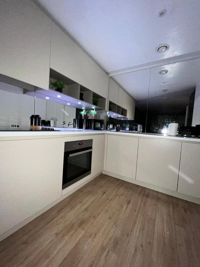 Luxurious Dlr Apartment Londyn Zewnętrze zdjęcie